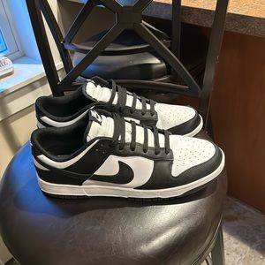 Used them once no creases comes with box size 12